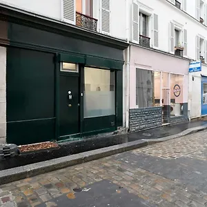 Black & White - Chic & Petit Maison- Pigalle 9eme , Paris France