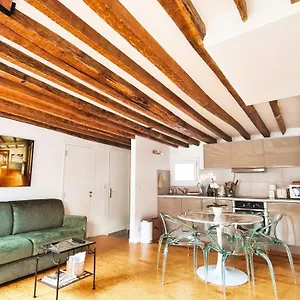 Casalionelparis : Your In The Heart Of , Paris France